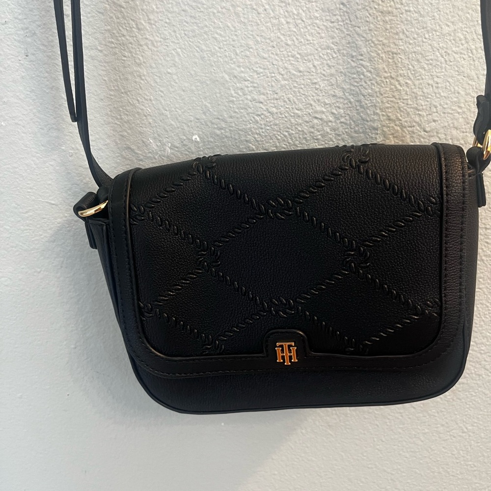 Black Tommy Hilfiger Crossbody Bag - Picture 5 of 9